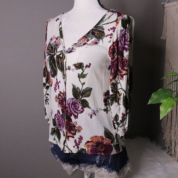 Daytrip | V Neck Floral Blouse Small - Picture 1 of 7